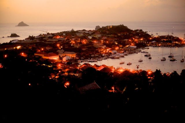 Fotografin Taru hat ein Auge für schöne Momente wie den Blick auf den Gustavia Hafen in St Barths kurz vor ihrer Abfahrt nach Martinique. © sailingaroundtheglobe.blogspot.com