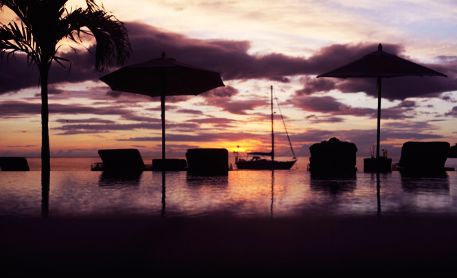 ...immer noch gut bei karibischen Sonnenuntergängen und vor... © sailingaroundtheglobe.blogspot.com