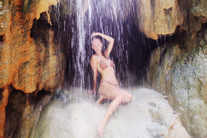 ...einem rauschenden Wasserfall mit gesponsertem Bikini von Firma XY. So zieht... © sailingaroundtheglobe.blogspot.com