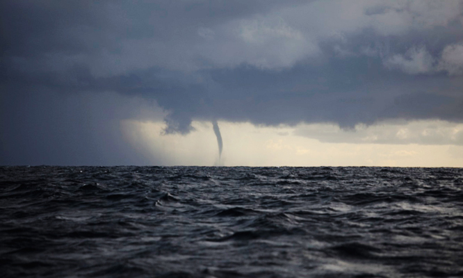 ... gefährliche Wettererscheinungen, die Taru gekonnt... © sailingaroundtheglobe.blogspot.com