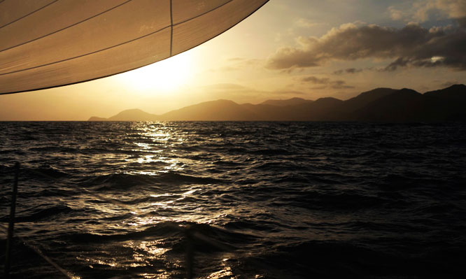 ...Manchmal geht es auch um die schönen Momente beim Segeln. Den Sonnenuntergang... © sailingaroundtheglobe.blogspot.com