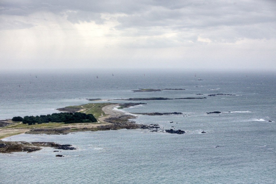 ...ist eine navigatorische Herausforderung mit der Insel und ihren Landzungen als Wendemarke. Mitten im... © C. Launay/www.sealaunay.com
