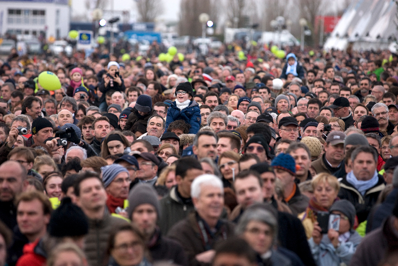 Auf den Piers, entlang der Stege wurde es richtig eng: Hunderttausende wollten die Helden sehen. © Curutchet