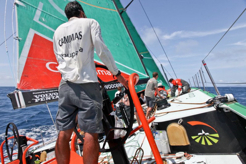 ... Franck Cammas zeigt am Steuer, dass sein Team großes Potenzial hat. Er gewährt... © Yann Riou/Groupama Sailing Team/Volvo Ocean Race