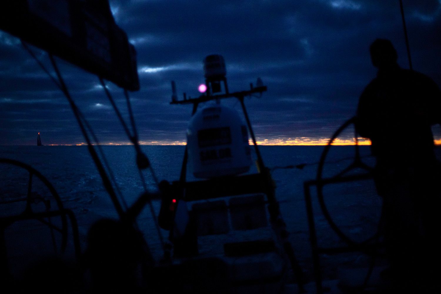 Von Bord des Puma segelt Saya lange in Sichtweite © Amory Ross/PUMA Ocean Racing/Volvo Ocean Race