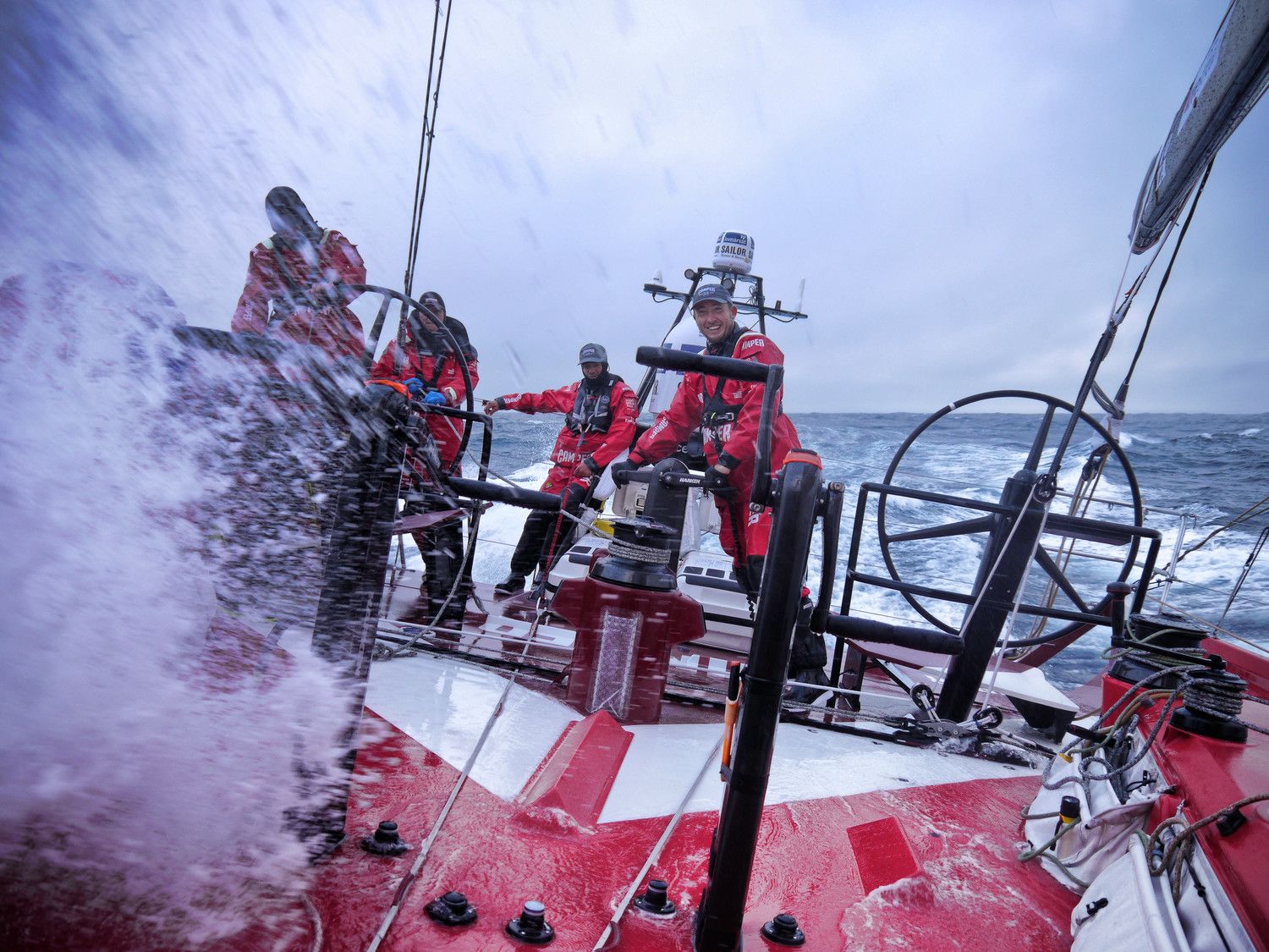 Auch hart am Wind kann das Botin-Design gut mithalten. © Hamish Hooper/CAMPER ETNZ/Volvo Ocean Race