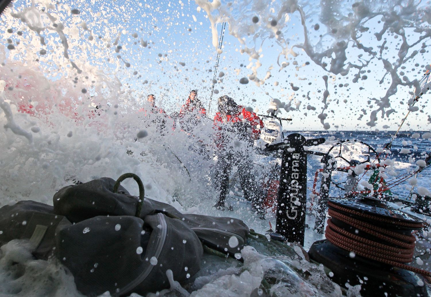 ...kommen mit den feuchten Amwindbedingungen... © Yann Riou/Groupama Sailing Team/Volvo Ocean Race