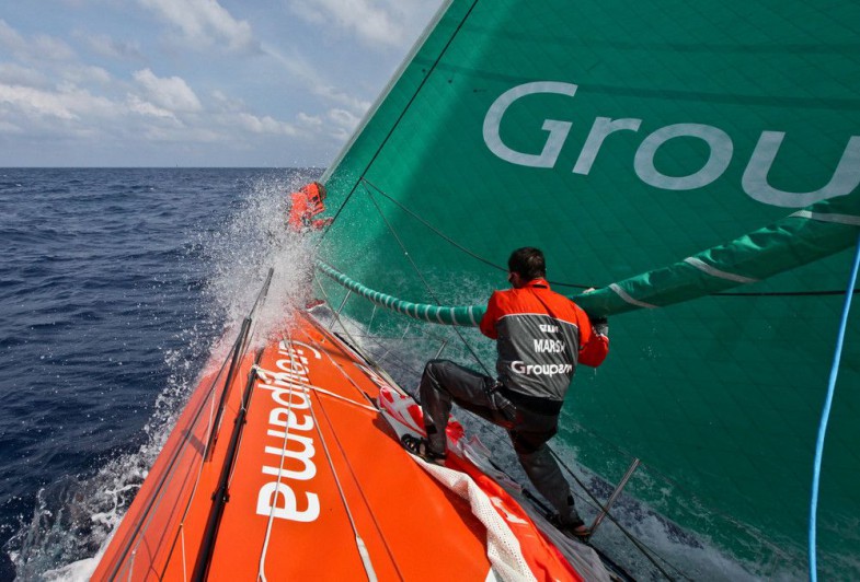 ...Optionen bestanden im Winkel zum Wind. Entweder wurde mit der ausgerollten Code-Zero-Wurst tiefer gesegelt, oder...  © Yann Riou/Groupama Sailing Team/Volvo Ocean Race