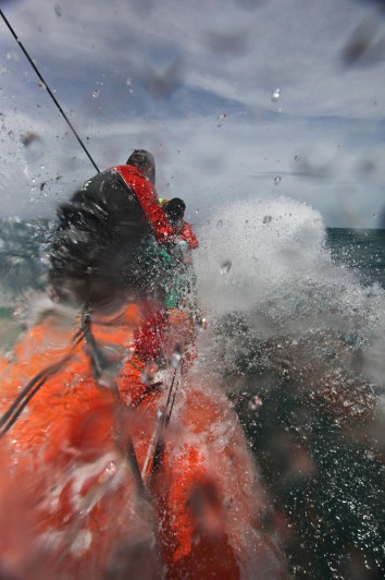 ...ist auch unangenehm, obwohl die Strömung mit dem Wind verläuft. Auf... © Yann Riou/Groupama Sailing Team/Volvo Ocean