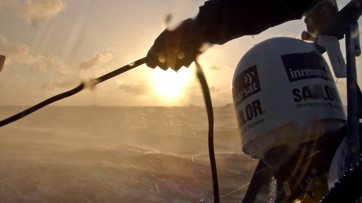 ...und eine Regen-Squall bringt angenehme Kühlung für die Groupama Crew... © Yann Riou/Groupama Sailing Team/Volvo Ocean Race