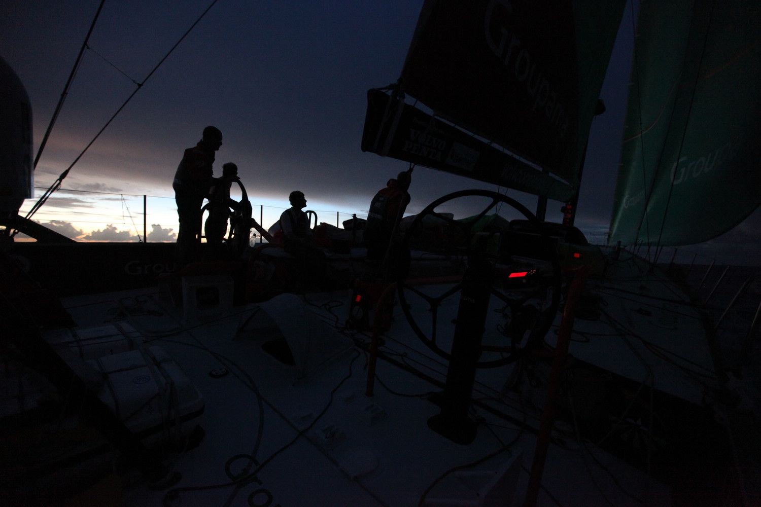 ...Auch die Nachtwachen der Franzosen haben offenbar eine gewisse Magie, die ihnen auch beim Weg an die Spitze half. © Yann Riou/Groupama Sailing Team/Volvo Ocean Race
