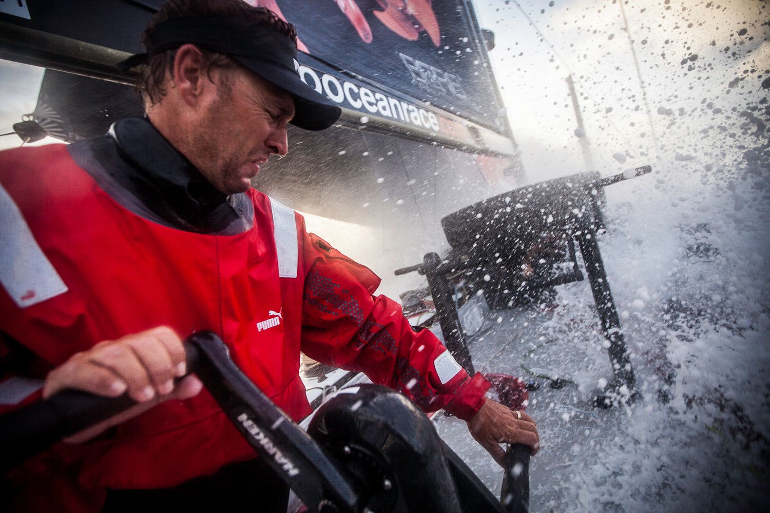 ...auch wenn der wieder genesene Kelvin Harrap noch ein wenig wasserscheu wirkt... ©Amory Ross/PUMA Ocean Racing/Volvo Ocean Race