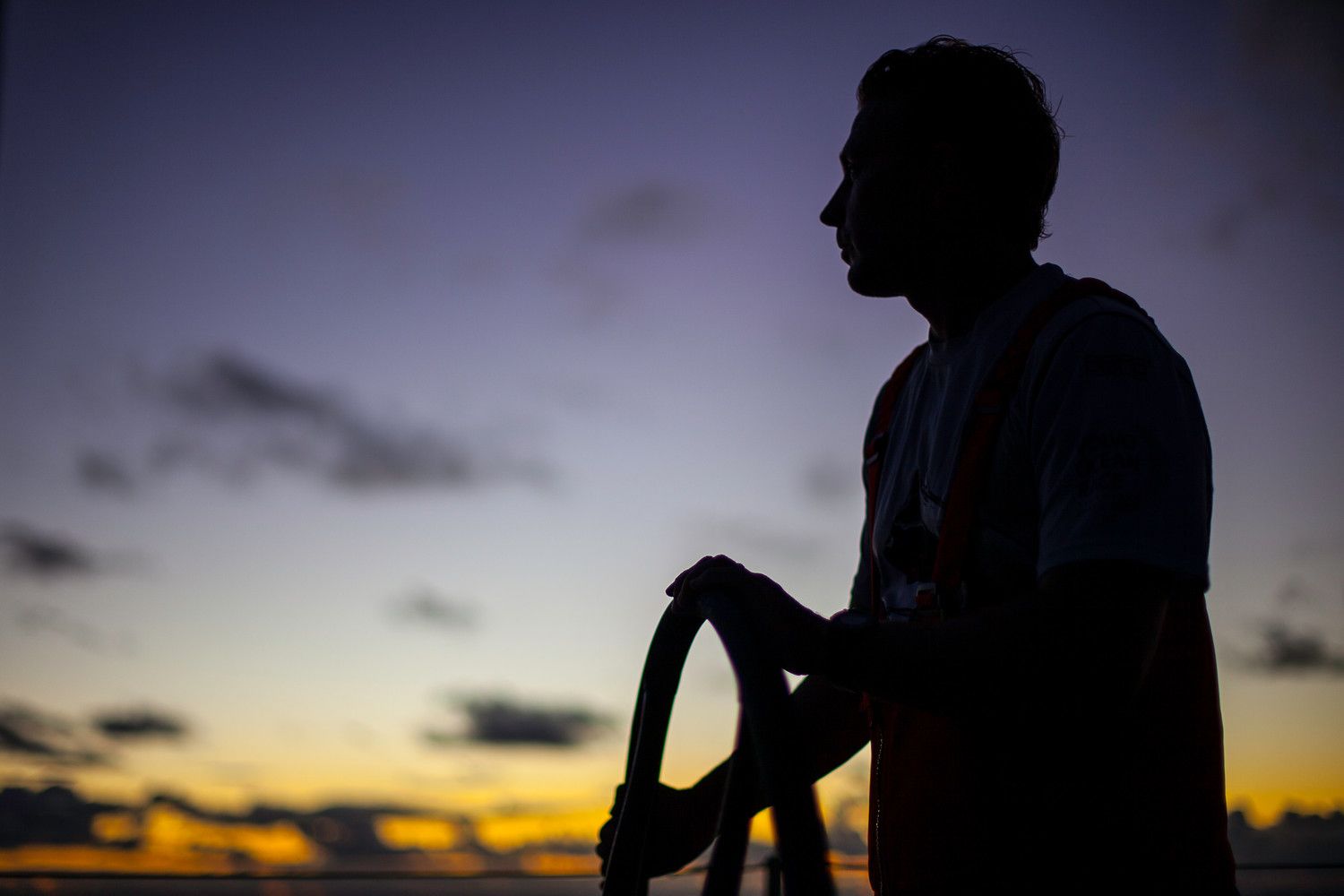 Das Segeln in wärmeren Gefilden birgt seine schönen Momente. Kalvin Harrap steuert bei Puma in den Sonnenaufgang... © Amory Ross/PUMA Ocean Racing/Volvo Ocean Race