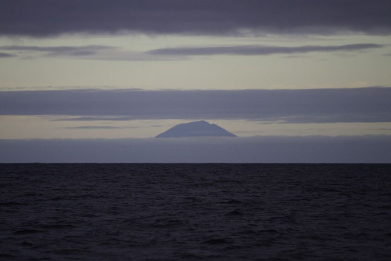 ...Die Puma Crew hat das Land-in-sicht-Erlebnis bei ihrem Notstopp in Tristan da Cunha. Die Inselspitze hebt sich aus den Wolken. An Bord... ©  Amory Ross/PUMA Ocean Racing/Volvo Ocean Race