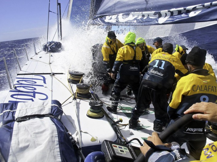 Alle Mann an Deck bei Telefonica. © Diego Fructuoso/Team Telefonica/Volvo Ocean Race)