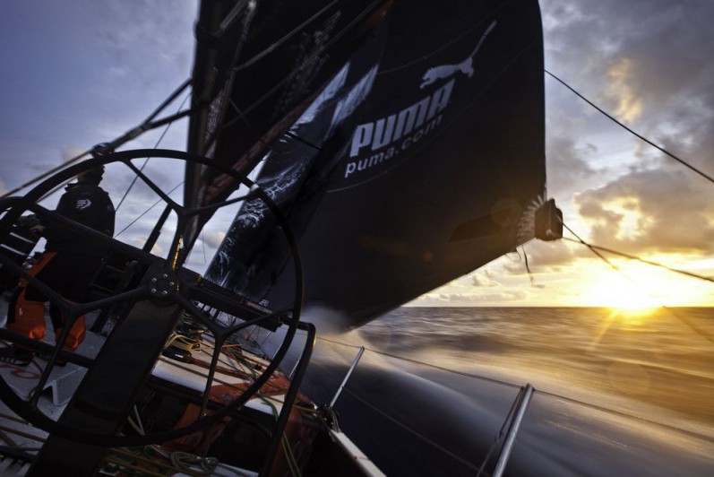 Sonnenuntergang für Puma bei hoher Geschwindigkeit. © Amory Ross/PUMA Ocean Racing/Volvo Ocean Race