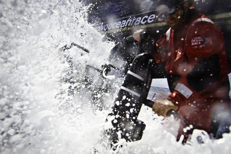 Ordentlich durchgespült. Ryan Godfrey am Puma Grinder.   © Amory Ross/PUMA Ocean Racing/Volvo Ocean Race