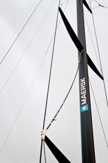 ...das D2 Diagonal Stag am Mast ersetzen zu lassen. Es ist nur provisorisch befestigt. © Andres Soriano/Team Sanya/Volvo Ocean Race