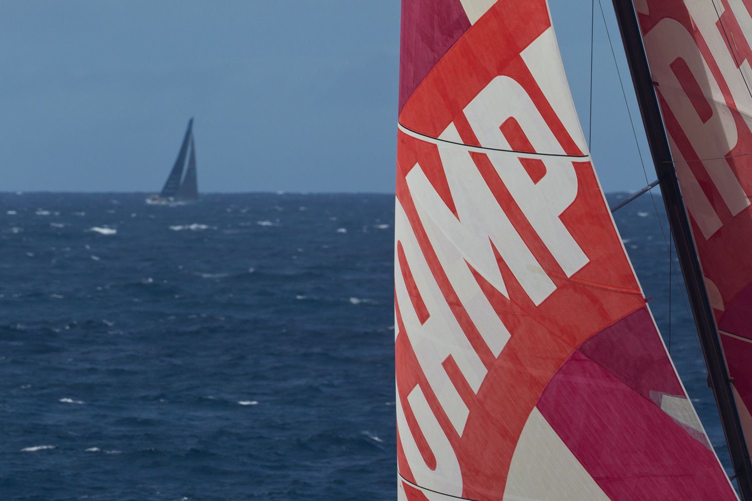 ...Camper holte stark auf Telefonica auf...  ©  IAN ROMAN/Volvo Ocean Race