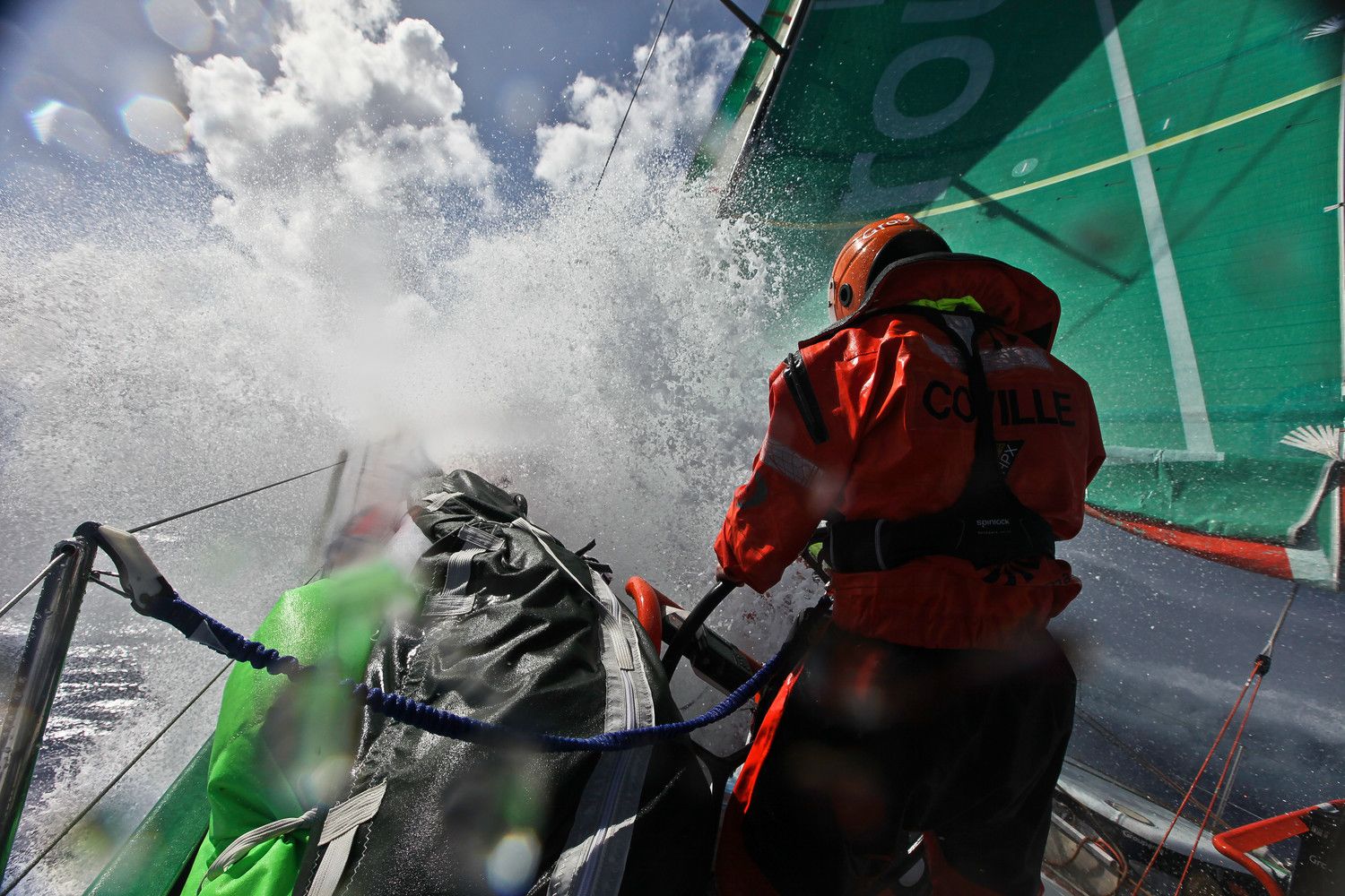 ...und brechen an Mensch und Material. Immerhin... ©  Riou/Groupama Sailing Team/Volvo Ocean Race