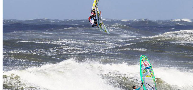 Videos: Brutale Bedingungen beim Klitmoller Surf Weltcup