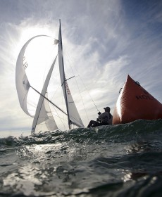 Hübsche 470er Perspektive. Vor Miami startete die Olympiaflotte bei Leichtwind in die Saison. © Rolex/Daniel Forster
