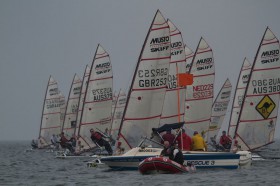 Die Briten dominieren die Musto Skiff WM