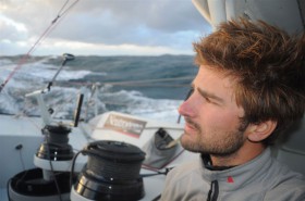 Boris Hermann will jetzt endlich ankommen. Die ewige Kreuz mit dem beschädigten, langsamen Schiff nervt. © FNOB