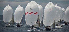 "Struntje light" neben dem Weltmeister "Transfusion". Schäfer segelte in der Spitze mit. © Rolex/ Kurt Arrigo