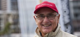 Der unbestechliche Wettfahrtleiter Harold Bennett steht wieder auf dem Startschiff. Allerdings nur als Assistent. © America´s Cup
