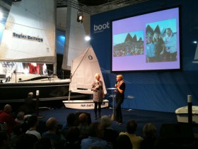 Bei der Promotion-Tour für ihr Buch in Düsseldorf gibt sich Fräulein Watson locker und sympathisch. © C. Kemmling