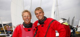 Wolfgang Hunger und Julien Kleiner nach dem Sieg bei der 505er WM in Aarhus 2010. © Mick Anderson/SAILINGPIX.DK