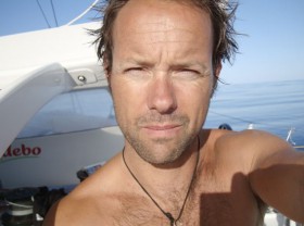 Thomas Coville liegt in den Doldrums lange in der Flaute und sieht den Rekord schwinden. © Team Sodebo