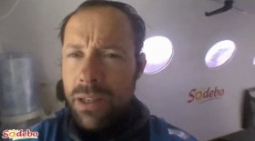 Thomas Coville ist schwer enttäuscht nach der Kollision und dem wahrscheinlichen Aus für sein Rekord-Vorhaben.
