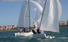 Zweikampf-Training im Mallorca-Wintercamp. Das Match Race Team Hamburg hat zwei Elliott 6m Yachten zur Verfügung und lädt sich Sparringspartner ein. © MRTH
