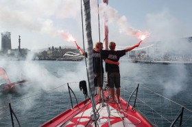 Die Welt hinter sich, den Hafen voraus. Barcelona bereitet der "Neutrogena"-Crew einen rauschenden Empfang. Der Sonntag Nachmittag war dafür taktisch klug gewählt. © FNOB