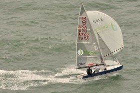 Zünglein an der Waage. Der mehrfache Skiff Weltmeister und 505er Champ Howie Hamlin gewinnt das Finalrennen. © Christophe Favreau