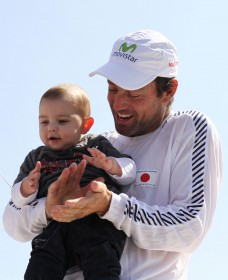 Iker Martinez mit Baby. "Mein Sohn hat mich nicht mehr erkannt" © Nico Martinez/Barcelona World Race