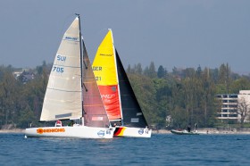 Der leichte Wind hindert die Melges 24 nicht daran, sich zu duellieren. Deutschland liegt knapp vorne. © www.mono22.de