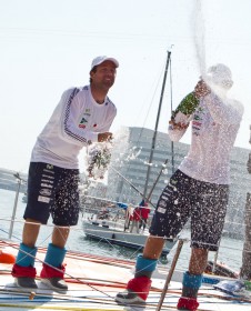 Iker Martinez und Xabi Fernandez feiern ihren zweiten Platz beim Barcelona World Race. © Nico Martinez/Barcelona World Race