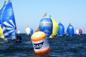 Kieler Woche Sponsor SAP verspricht eine 3D-Darstellung in Echtzeit inklusive Blitztabelle für die Darstellung der Rennen an Land. Die 505er werden auch wieder ein starkes Feld nach Kiel schicken. © Beek/Kieler Woche