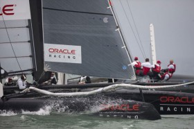 Artemis und Oracle. Die Amerikaner sind gut beraten, wenn sie keine Überlegenheit zeigen. © Gilles Martin-Raget/www.americascup.com