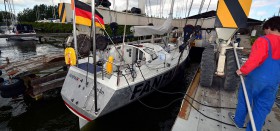 "FANFAN" wird in Hooksiel zu Wasser gelassen. Der Überführungstörn nach England steht an. © seefieber.de