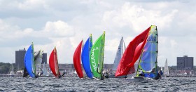 49er vor Schilksee. Die Kieler Woche ist Höhepunkt der deutschen Olympiaausscheidung. © Beeck/Kieler Woche