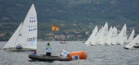 Stanjek/Kleen mit ihrem Star-Steuerbordstart-Start vor dem Weltklassefeld am Gardasee. © Stanjek