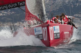 Jochen Schümann hofft nach einem Sieg im letzten Rennen auf den Durchbruch. liegt aber noch hinten. © Ian Roman/Audi MedCup