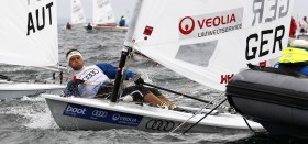 Philipp Buhl mit perfektem Leestart und dicken Backen zum Tagessieg und auf Gesamtplatz zwei. © segelbilder.de/Kieler Woche
