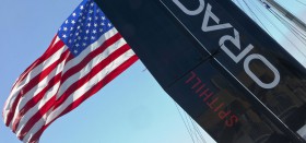 Sternenbanner am Flügel. Der America´s Cup ist in seiner Heimat angekommen. © Guilain Grenier/Oracle Racing