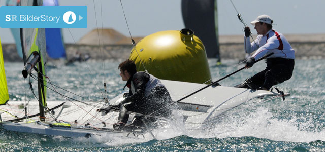 Tobias Schadewaldt und Hannes Baumann trotzen im Starkwind-Rennen vor Weymouth der Fliehkraft. © Marina Könitzer