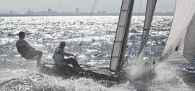 Tornado Weltmeister und Doppel-Bronze-Gewinner Santiago Lange mit dem ersten Tornado Flügel beim Vollgastraining vor Valencia. © Artemis